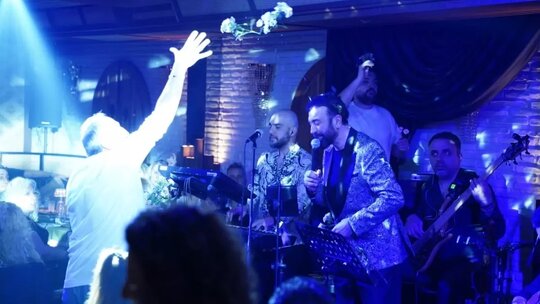 Burçin Bildik, Şaşaalı Ataşehir'de sahne aldı ve Aydan Şener sürprizi!