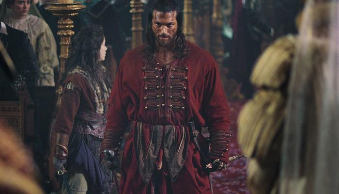Can Yaman'ın İtalya tercihi sosyal medyada tartışma yarattı