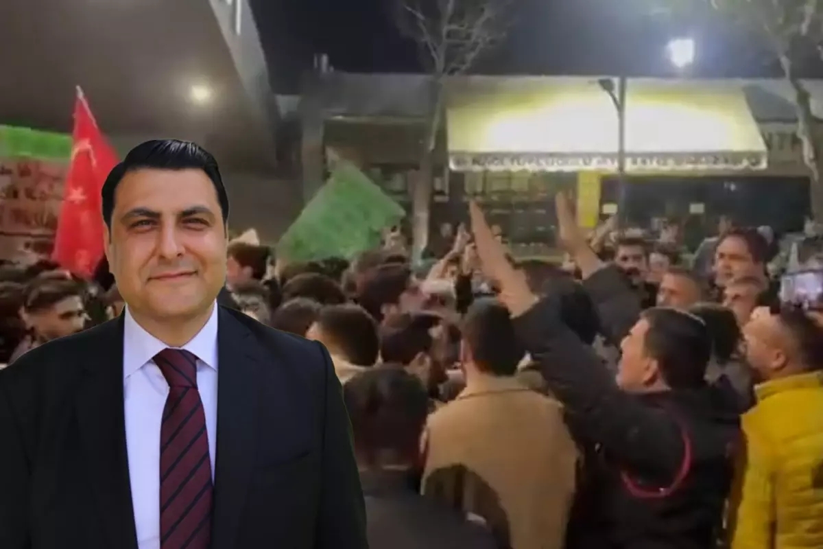 CHP'li Belediye Başkanı İstifa Etti, Halk Sokaklara Döküldü