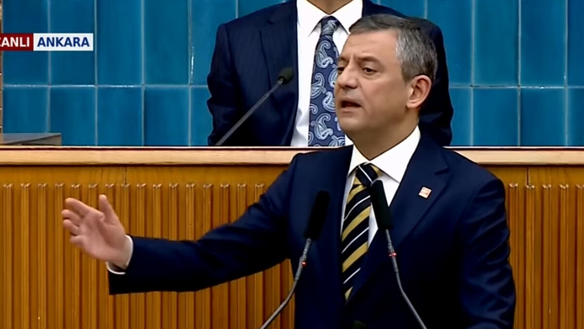 CHP lideri Özgür Özel'den Milli Eğitim Bakanı'na sert eleştiri: 'Liseleri karıştırıyor'
