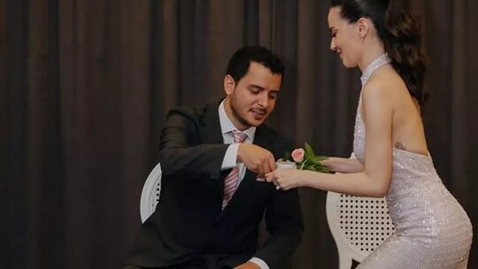 Ezgi Şenler, çocukluk aşkıyla nişanlandı