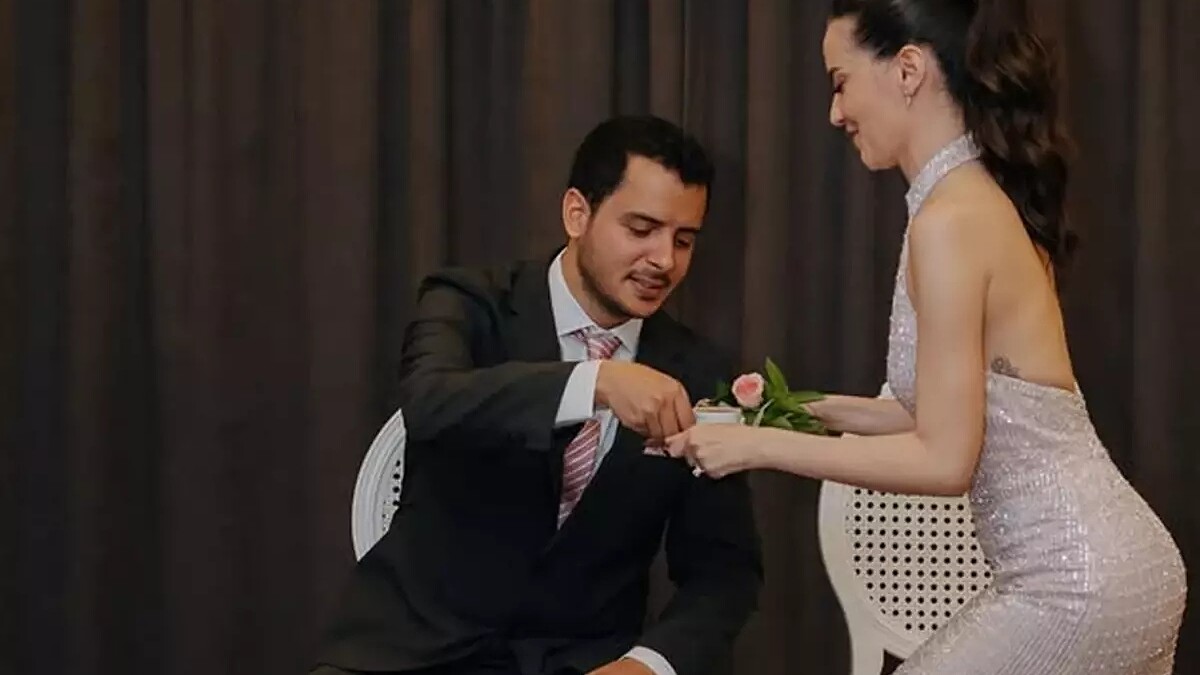 Ezgi Şenler, çocukluk aşkıyla nişanlandı