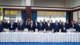 Fenerbahçe taraftarları Kalamış'ta Ali Koç'a istifa çağrısı yaptı