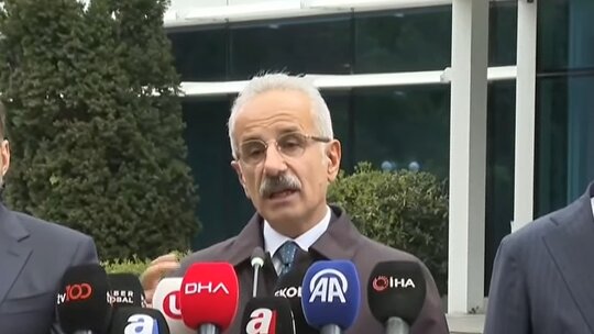 Ulaştırma ve Altyapı Bakanı Abdülkadir Uraloğlu, depremde çöken GSM şirketlerinin...