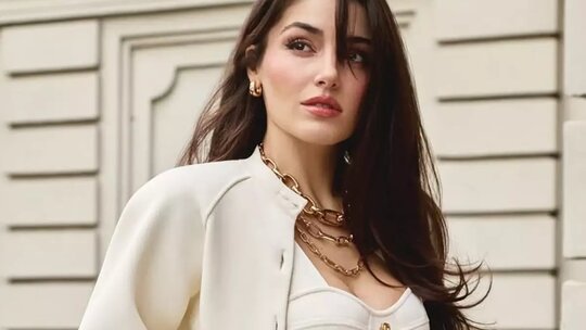 Hande Erçel Maldivler'de yalnız mı? Tatilde sevgilisi yok mu?