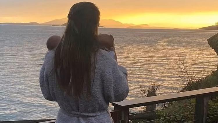 Hilary Swank, 48 yaşında ikizlerini kucağına aldı: Geç anne olmanın avantajları!