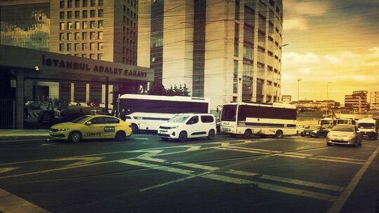 İstanbul'da İBB'ye Yolsuzluk Soruşturmasında 18 Kişi Tutuklandı