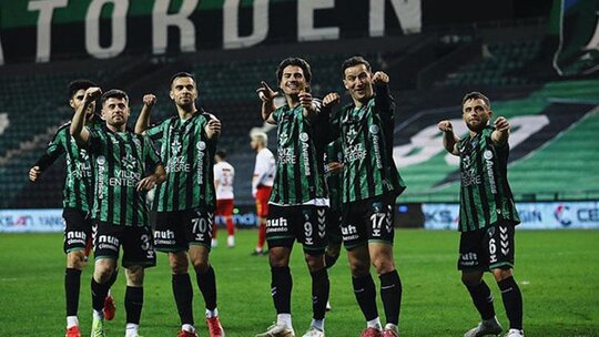 Kocaelispor, 16 yıl aradan sonra Süper Lig'e yükseldi!