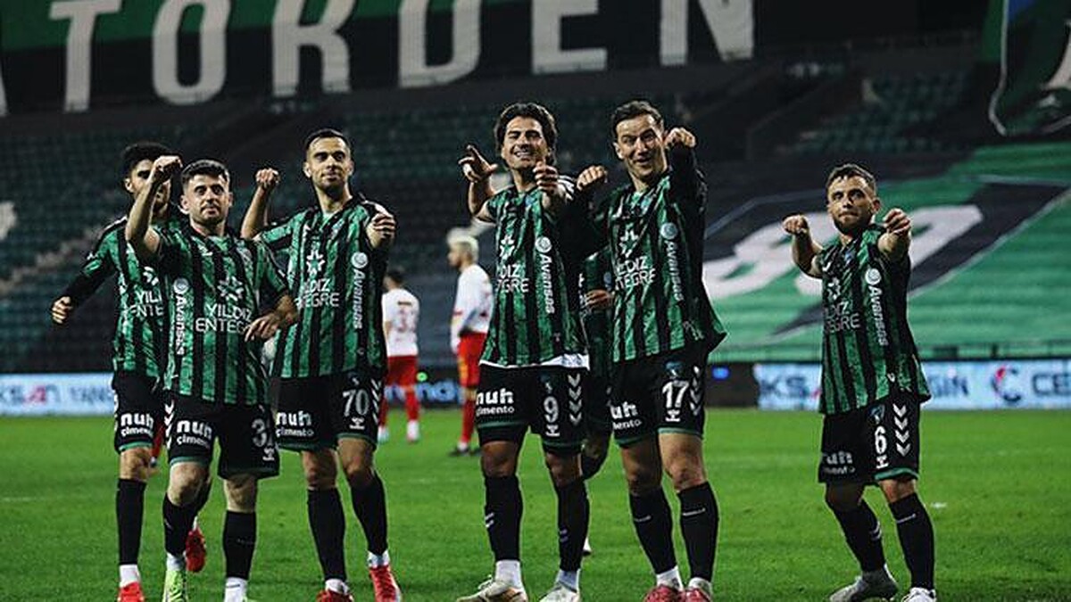Kocaelispor, 16 yıl aradan sonra Süper Lig'e yükseldi!