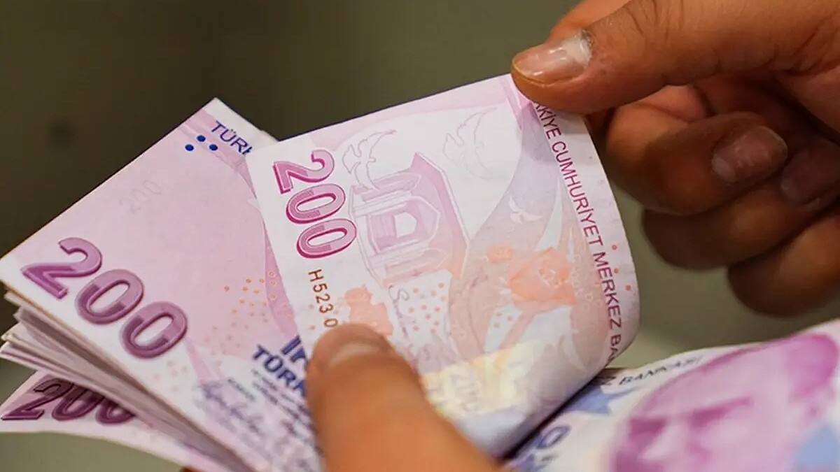 Memur ve emeklilere Mart ayı zam oranları belli oldu