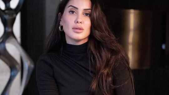 Sahra Işık, 7 aylık hamilelik heyecanını Dubai'de kutluyor