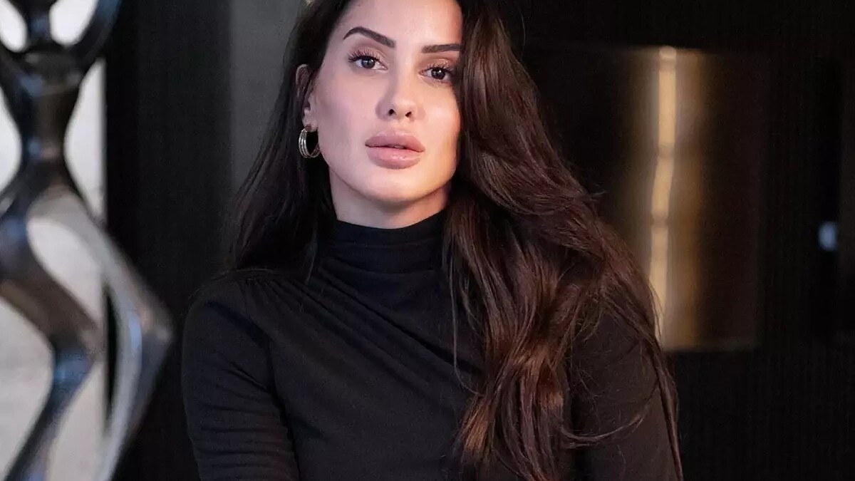 Sahra Işık, 7 aylık hamilelik heyecanını Dubai'de kutluyor