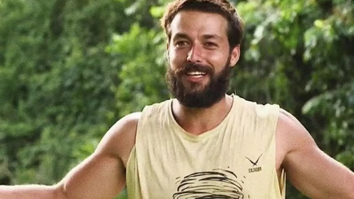 Survivor Hilmi Cem İntepe sevgilisiyle nişanlandı!