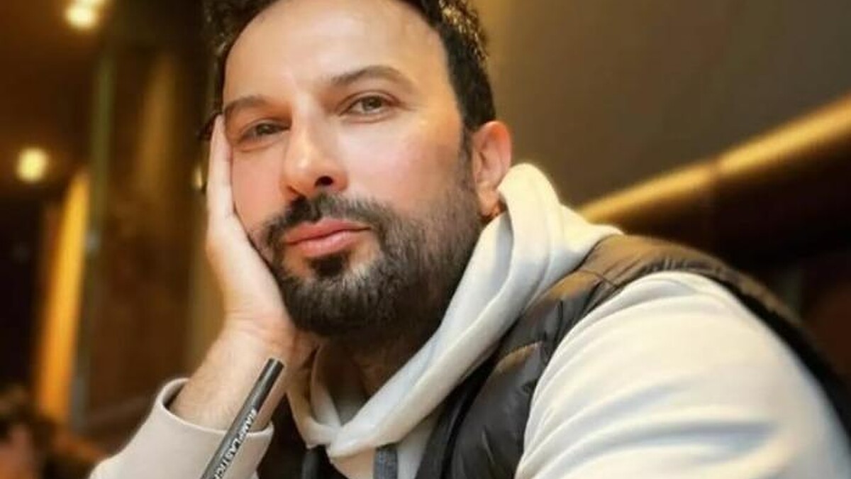 Tarkan'ın annesi Neşe Tevetoğlu için Maltepe'de cenaze töreni düzenlendi! Ünlü isimler camiide bir araya geldi.