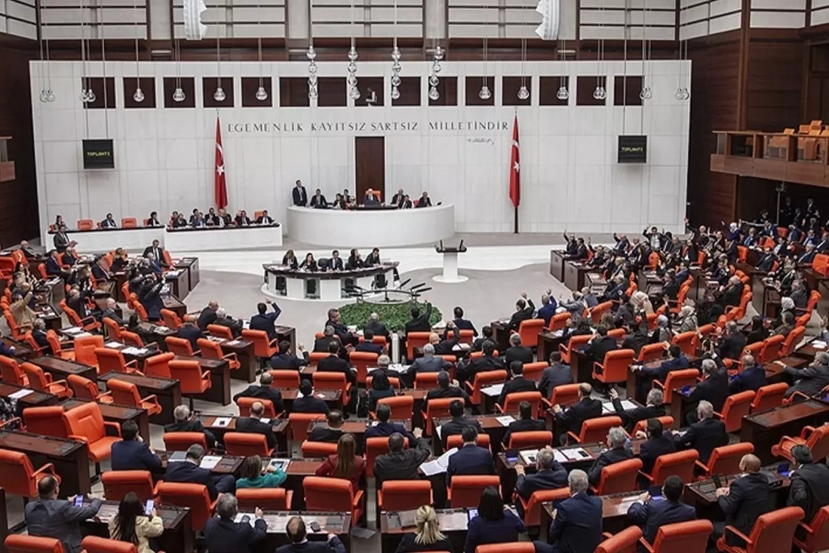 13 ülkenin ulusal parlamentolarının İstanbul'da bir araya gelerek Filistin'i...