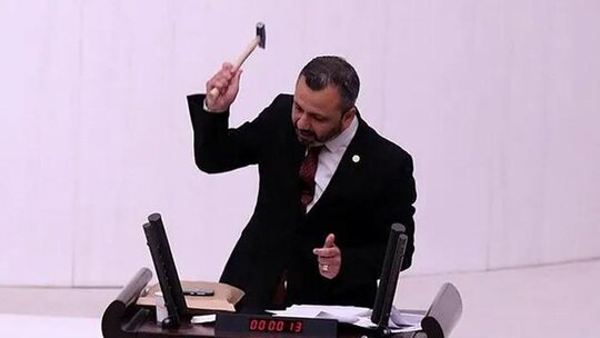 TBMM kürsüsüne zarar veren eski milletvekiline tazminat cezası