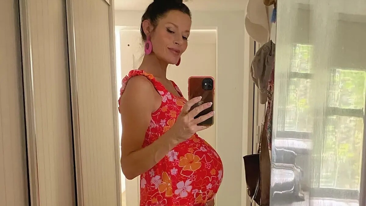 Ünlü oyuncu Madeleine West, 47 yaşında yedinci kez anne oldu