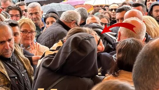 Volkan Konak'ın kızı Şimal cenaze töreninde baygınlık geçirdi