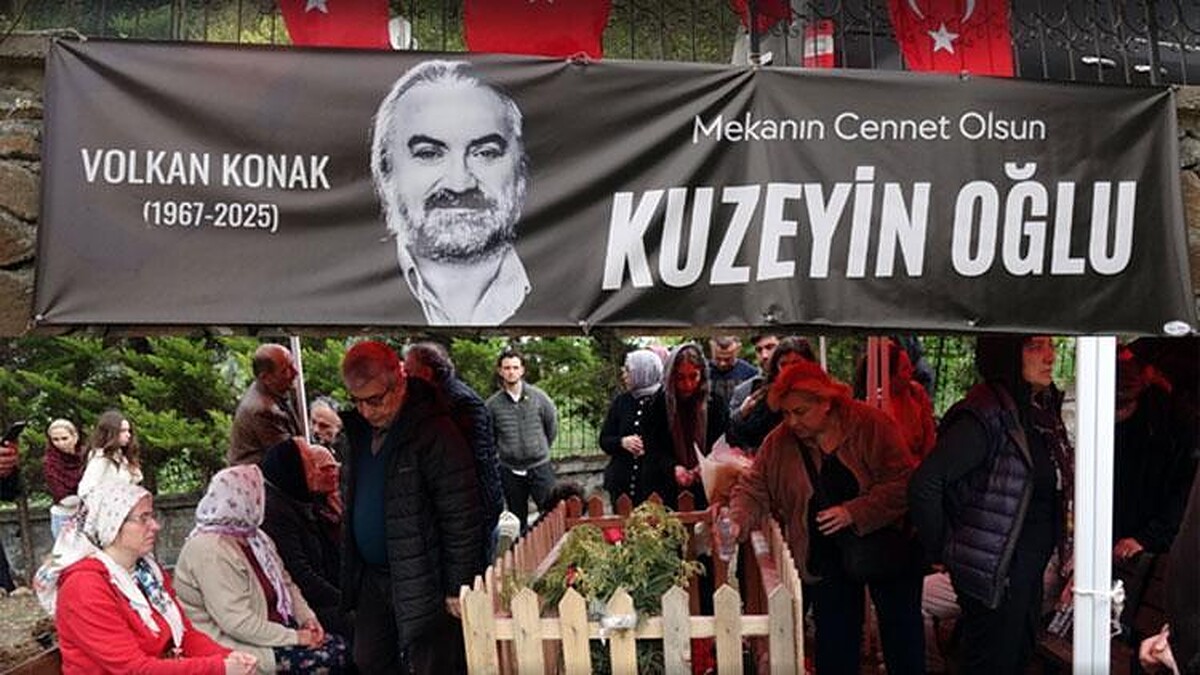 Volkan Konak'ın mezarına akın: Sevenler ağıtlarla anıyor