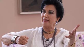 Zerrin Akbaş'ın Göktürk'teki lüks villasına ziyaret: Sanat eserleri ve kedilerle dolu yaşam!