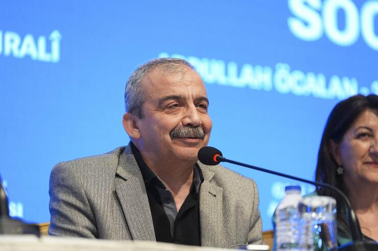 Sırrı Süreyya Önder için ilk tören AKM'de düzenlendi, cenazesi gasilhaneye götürüldü