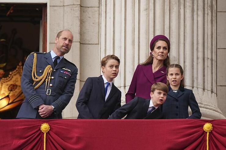 Kate Middleton, Kraliçelik Yolunda Hızla İlerliyor: Tacı Başına Konduruldu