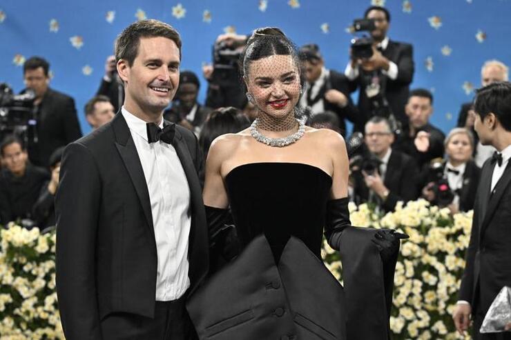 Miranda Kerr, Met Gala'da ailesine odaklandı!