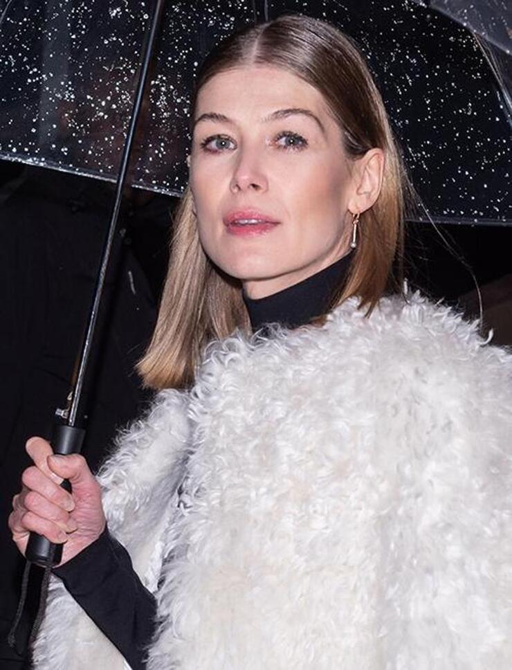 Rosamund Pike: "Elbisemin fermuarını açmamı istediler, rol benim olmayacaksa yapmam!"