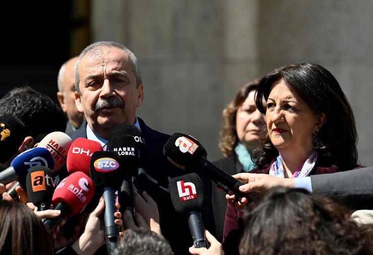 PKK, lideri Abdullah Öcalan'ın çağrısı üzerine silah bırakma kararı aldı!