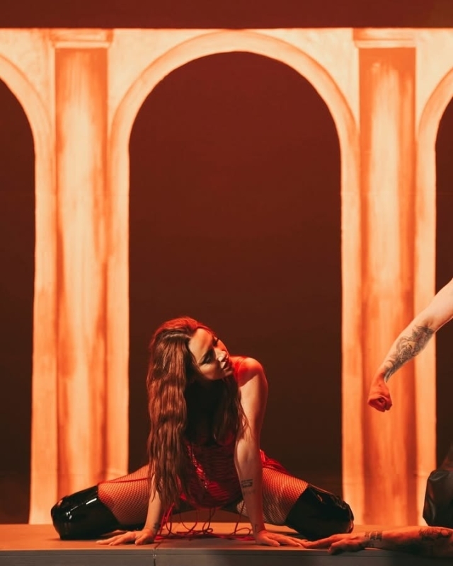 Hadise, sahnede sessizliğini bozdu: "Ben buyum!"
