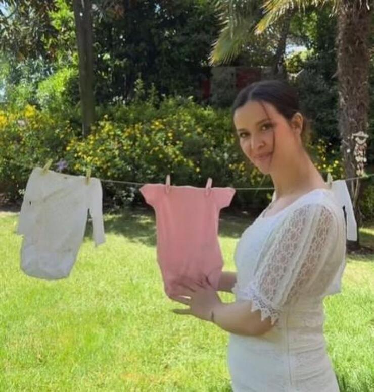 İrem Helvacıoğlu bebeğinin cinsiyetini açıkladı: Kız olacak!