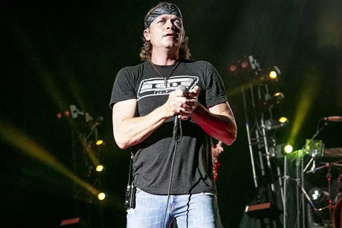 ABD'li rock grubu 3 Doors Down'un solisti Brad Arnold, dördüncü evre...