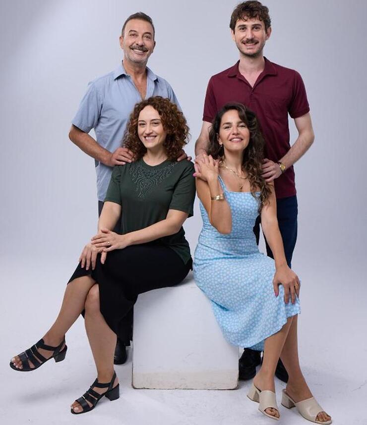 Sıcak Büfe filmi oyuncuları afişte buluştu!