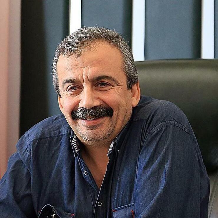 Sırrı Süreyya Önder'e veda! Türk siyaset ve sanat dünyası yasa boğuldu