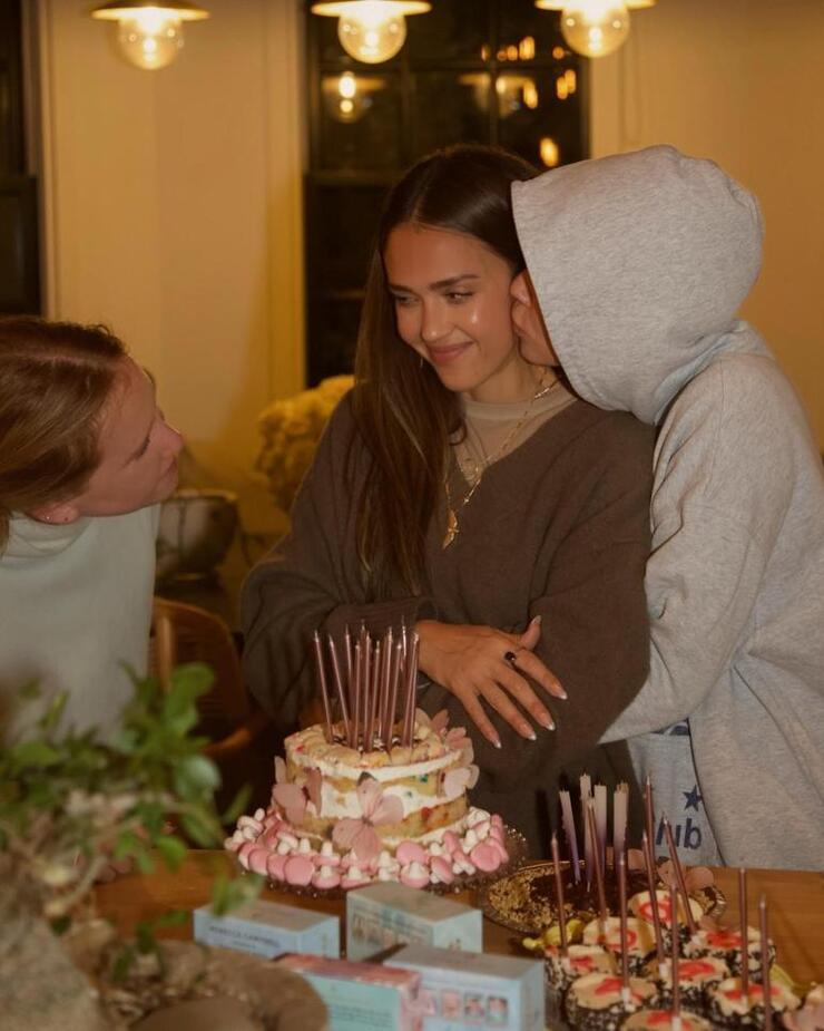 Jessica Alba, 20 yıl sonra boşandı ve talipleri peşine düştü!