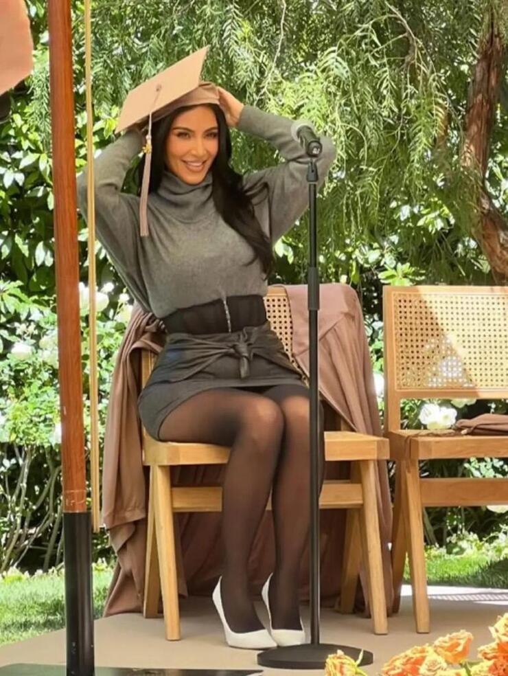 Kim Kardashian hukuk fakültesini 6 yılda bitirip mezun oldu, artık milyarder bir avukat!