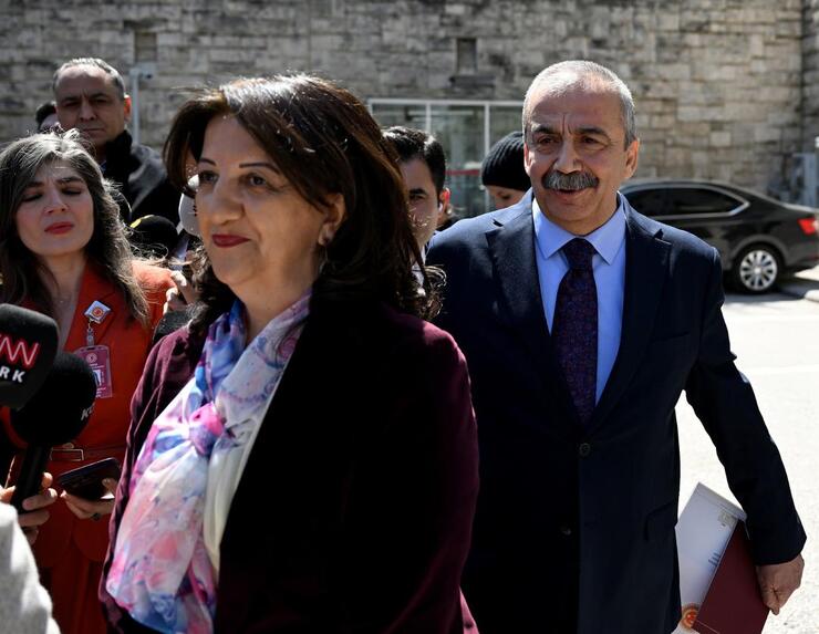 PKK, lideri Abdullah Öcalan'ın çağrısı üzerine silah bırakma kararı aldı!