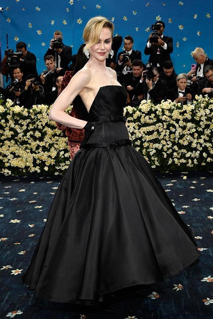 Nicole Kidman, Met Gala'da saçlarını kestirerek geceye damga vurdu!