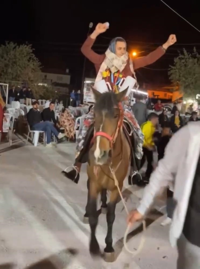 Damat ve gelin için sürpriz hediyeler! Çanakkale'de düğünde yaşananlar herkesi şaşırttı