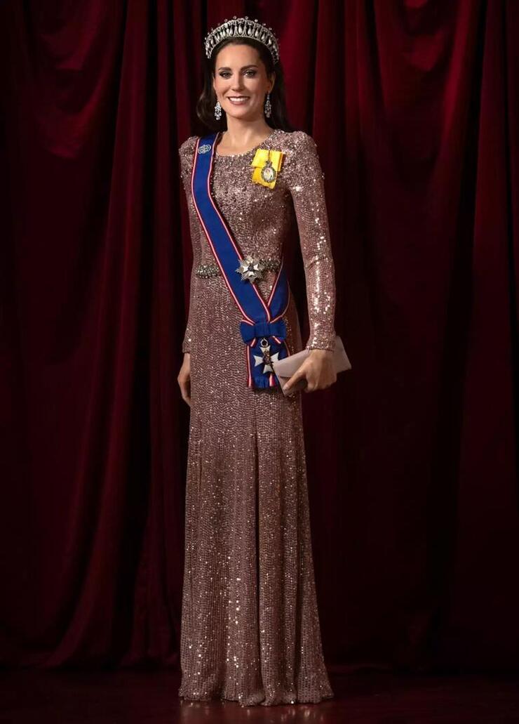 Kate Middleton, Kraliçelik Yolunda Hızla İlerliyor: Tacı Başına Konduruldu