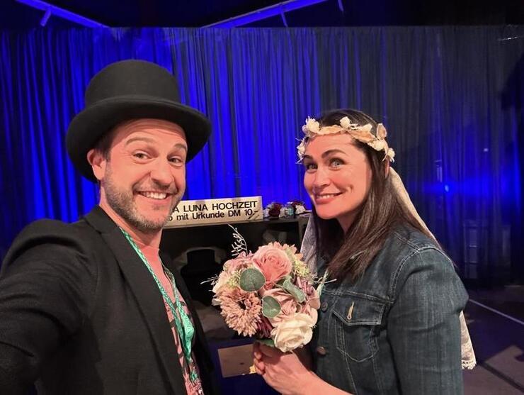 Ünlü oyuncu boşandığı kocasına yeniden aşık oldu, yıllar sonra tekrar evlendi! Rena Sofer ve Sanford Bookstaver'dan romantik sürpriz