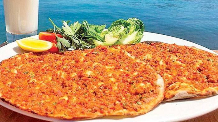 Bodrum'da Fahiş Fiyatlara İsyan: Lahmacun 900 TL, Ayran 375 TL!