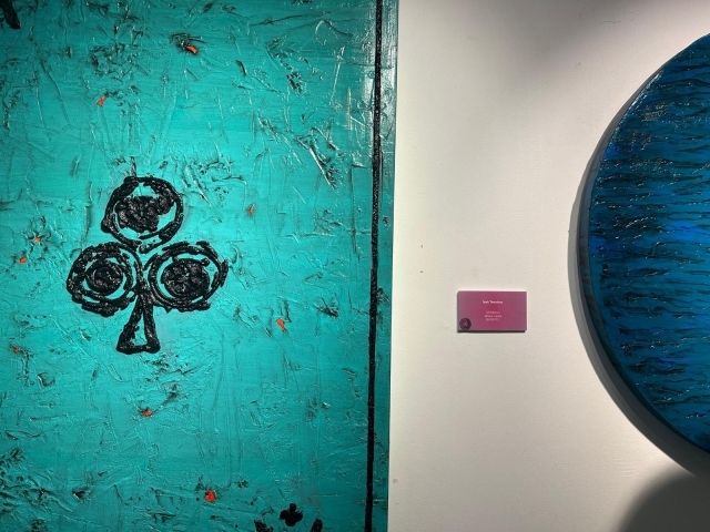 İpek Tenolcay'ın Fırça Darbeleriyle Yeniden Doğuşu: ARTİSART Galerisinde Sergi Açıldı