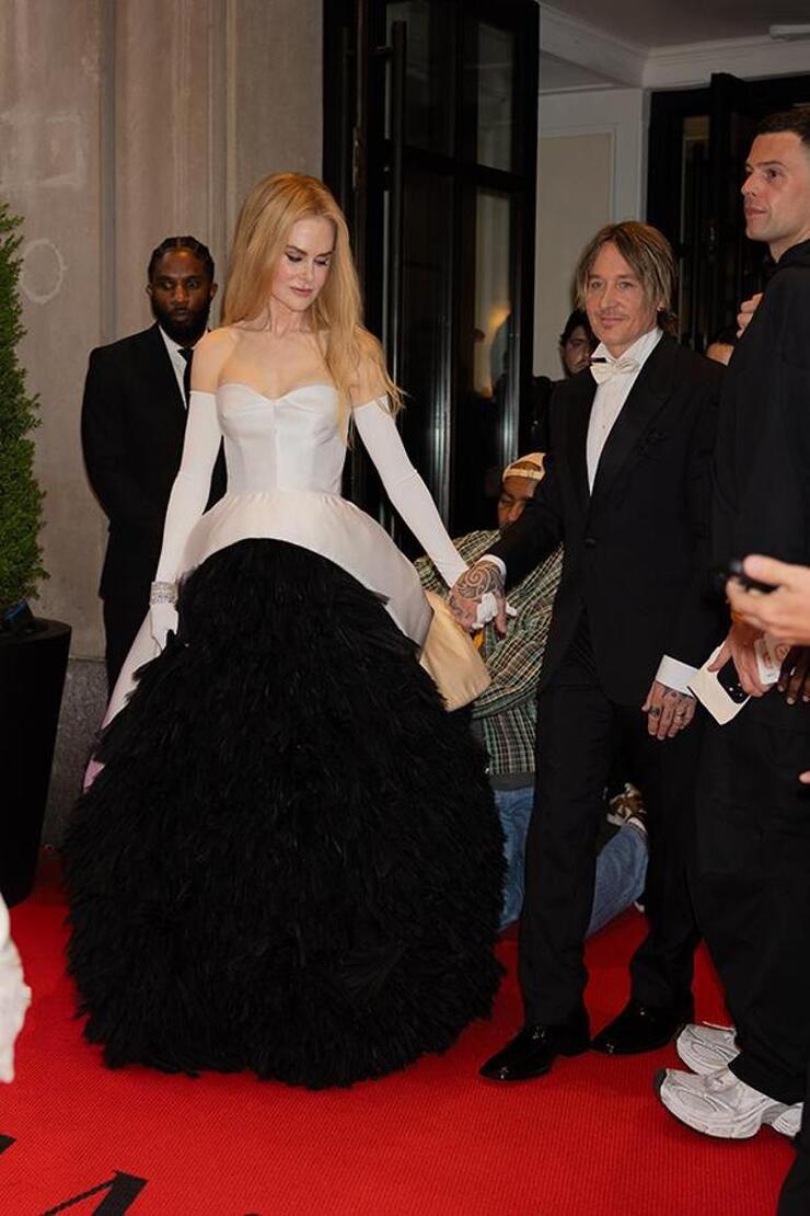 Nicole Kidman, Met Gala'da saçlarını kestirerek geceye damga vurdu!
