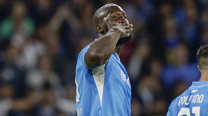 Romelu Lukaku'nun Napoli'de kalma kararı almasıyla transfer resmen bitti!