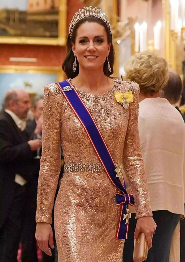 Kate Middleton, Kraliçelik Yolunda Hızla İlerliyor: Tacı Başına Konduruldu
