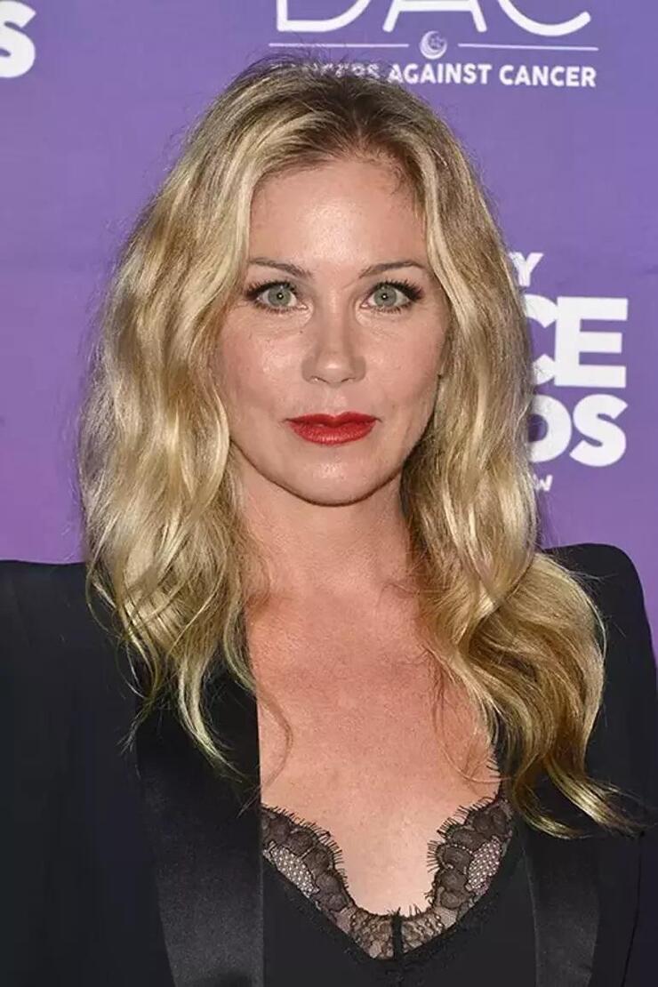 Ünlü oyuncu Christina Applegate'den acı itiraf: MS hastalığıyla zorlu mücadele!