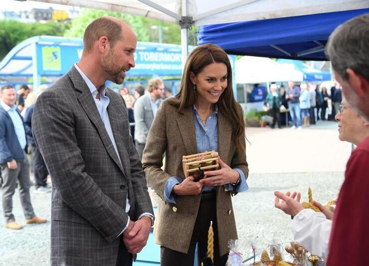 Kate Middleton ve Prens William, Halkın Arasında Tadilat Çalışmalarına Katıldı!