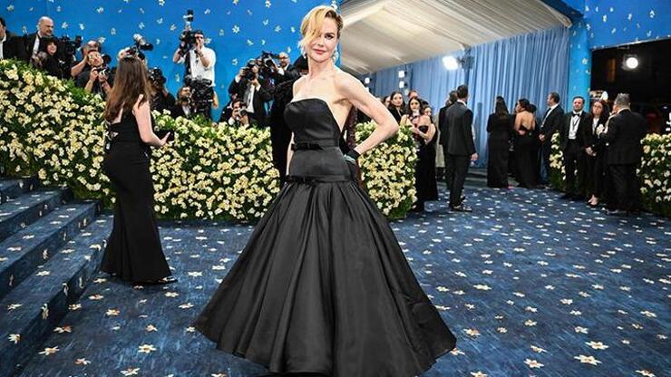 Nicole Kidman, Met Gala'da saçlarını kestirerek geceye damga vurdu!