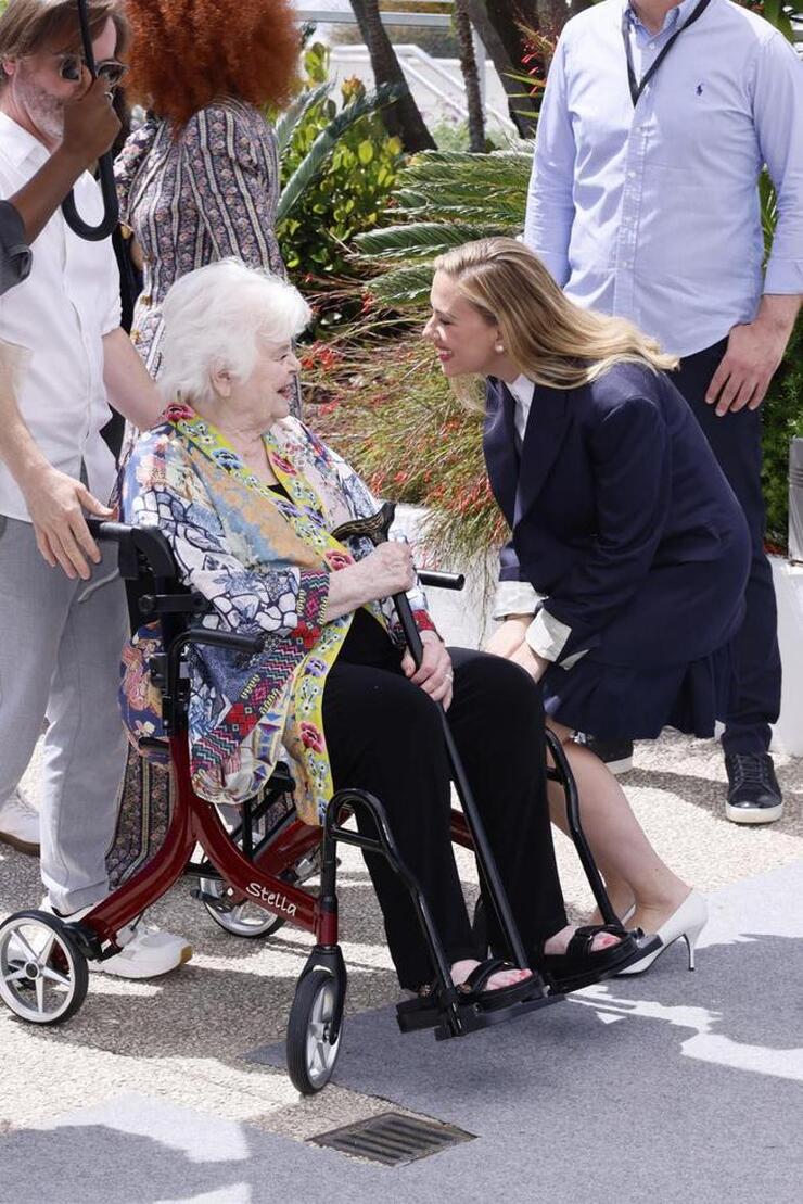 95 yaşındaki June Squibb, Scarlett Johansson'ın yönettiği filmde başrol oynayarak Cannes'da alkışlandı